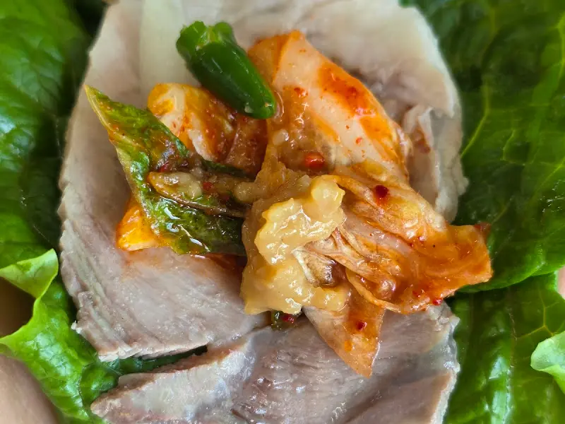 쌈 싸먹는 수육 클로즈업