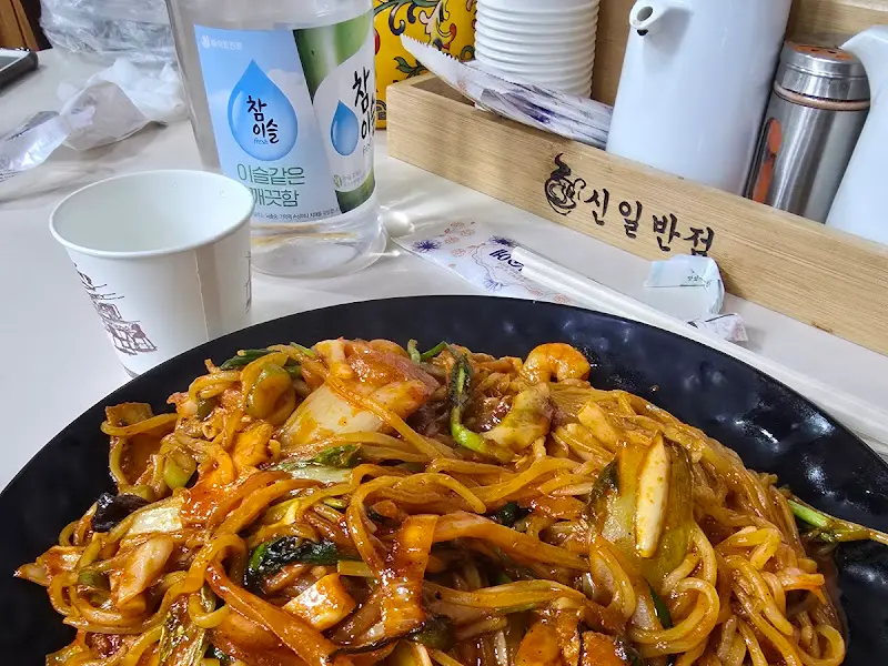 신일반점 테이블 세팅