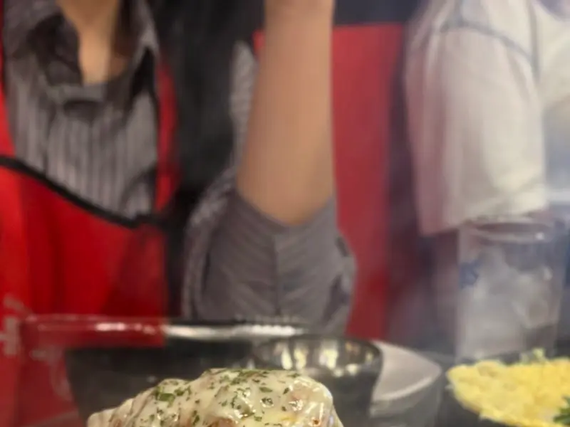 테이블 가득 채운 메뉴들