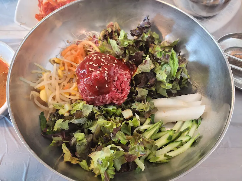 다시봐도 훌륭한 육회비빔밥