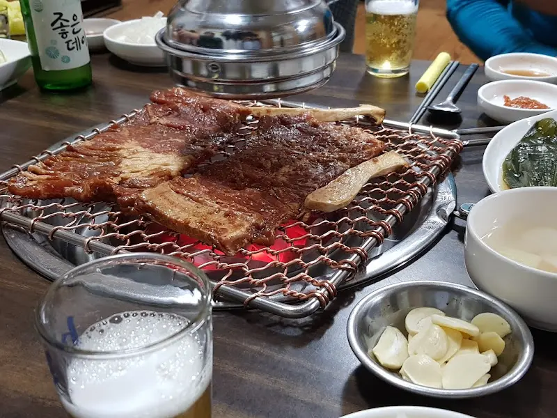맥주와 함께 즐기는 왕갈비