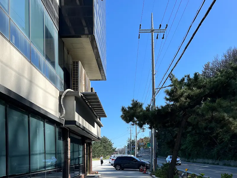 카페 루나 건물 측면