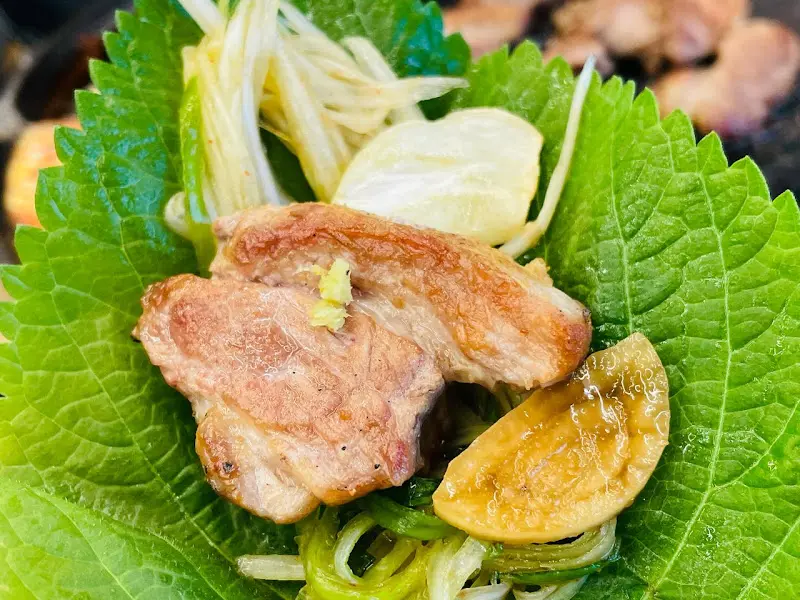 깻잎에 싸 먹는 삼겹살