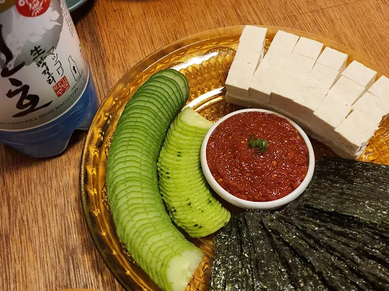 청어알 두부 김쌈 근접샷