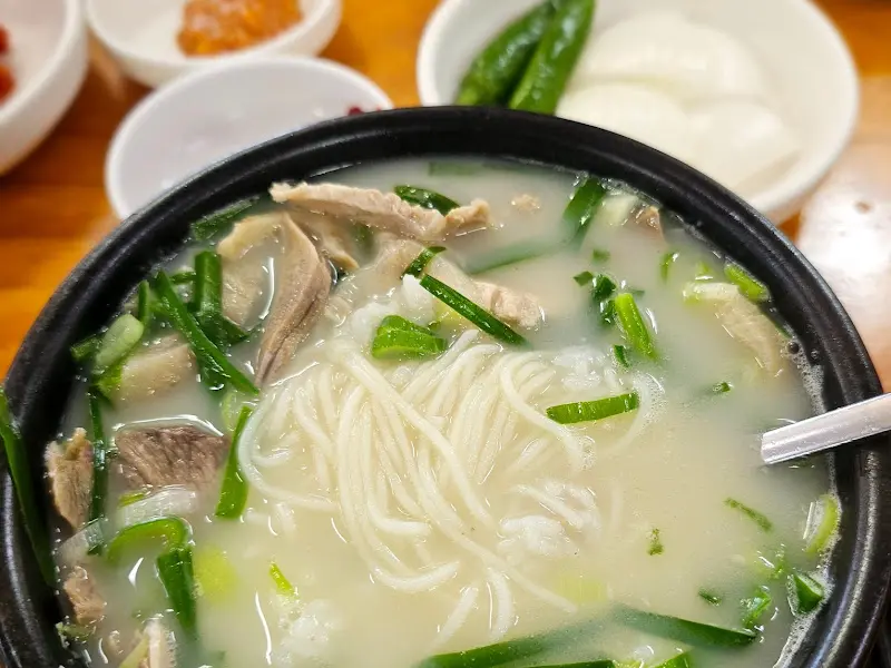 큰길돼지국밥 면사리