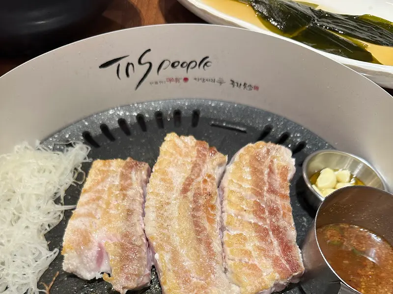 노릇노릇 구워진 돼지고기