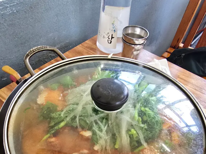 돼지찌개 뚜껑 덮은 모습