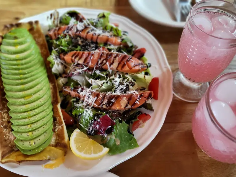 크레이프와 핑크 레몬에이드