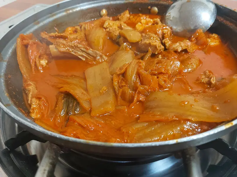 보글보글 끓는 김치찜