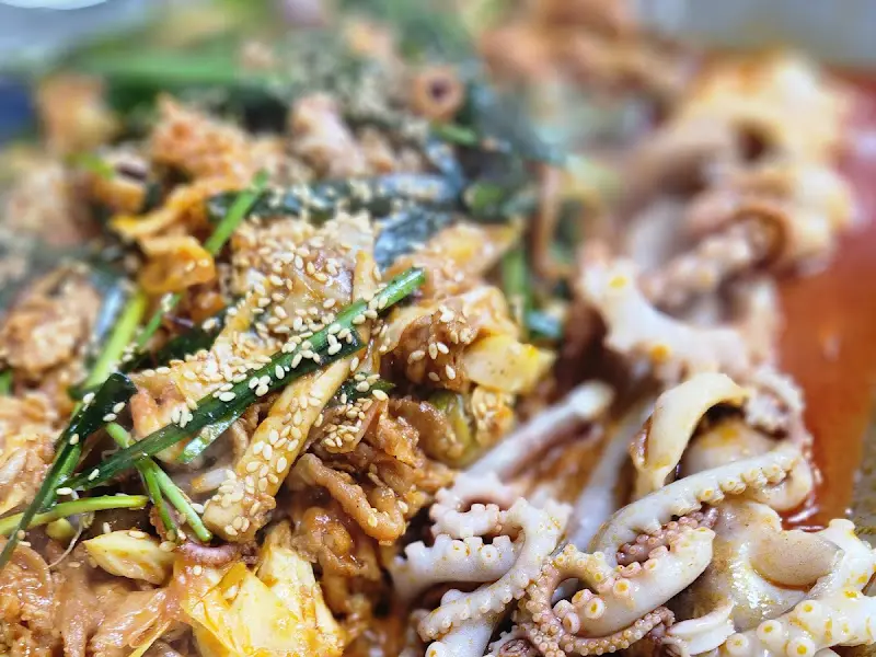 윤기가 흐르는 낙지 볶음