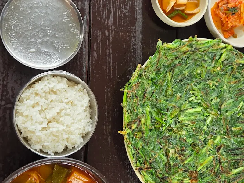 소고기 국밥과 부추전 한상차림