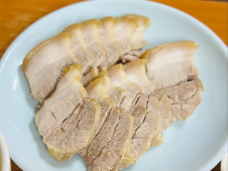 윤기가 흐르는 수육의 모습