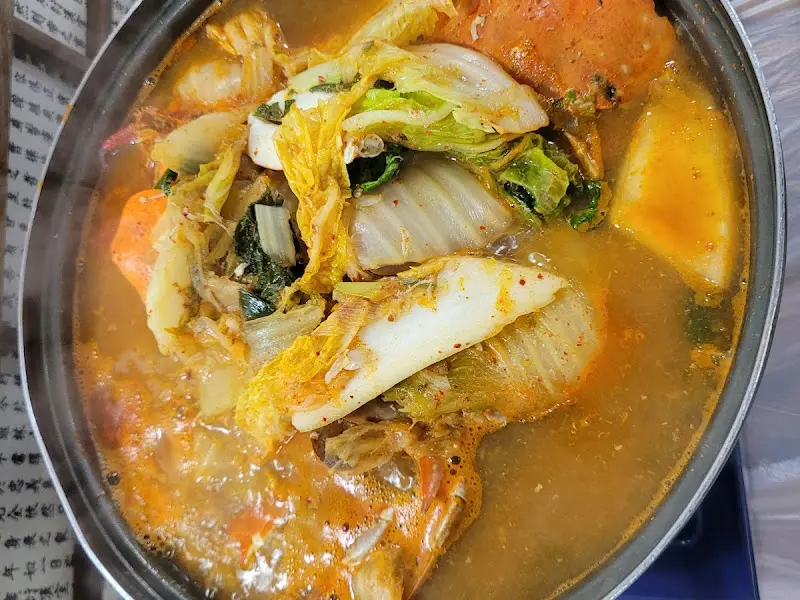 꽃게와 배추가 듬뿍 들어간 게국지의 클로즈업