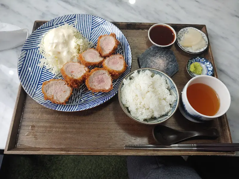 잘 튀겨진 안심카츠 단면