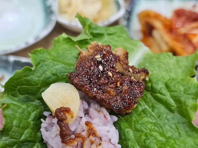 쌈으로 즐기는 떡갈비