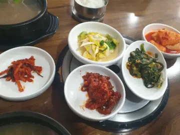 보라매에서 찾은 과학적 낙지 미식의 세계: 신안산낙지, 그 슴슴함 속에 숨겨진 맛의 비밀