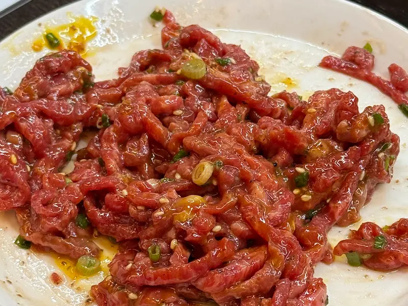 신선하고 촉촉한 육회의 자태