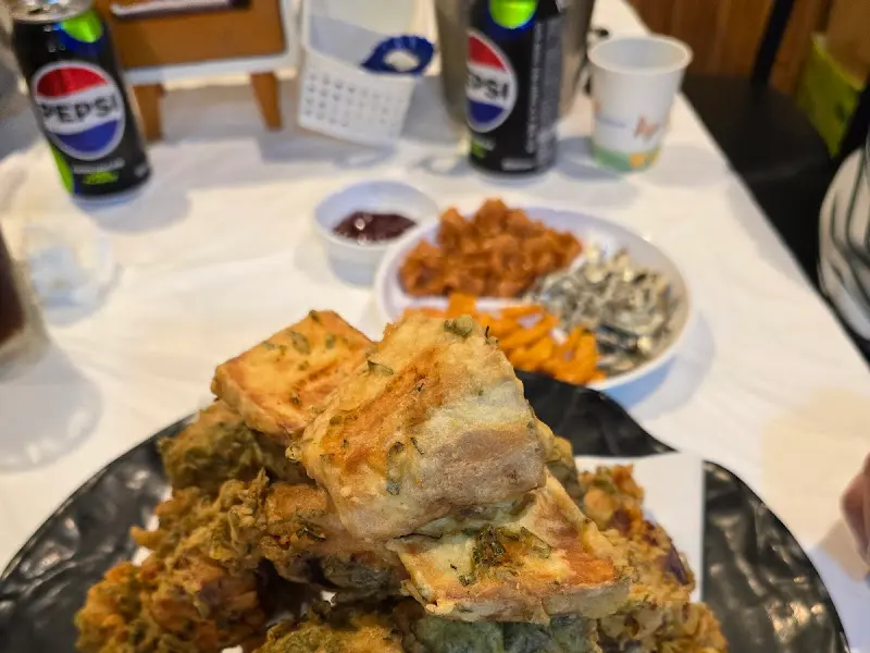 덴데치킨 깻잎치킨 순살과 곁들임 메뉴