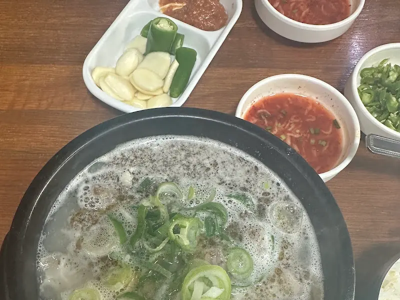 순대국과 각종 양념