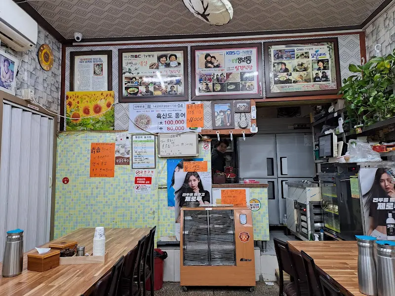 정겨운 식당 내부 풍경