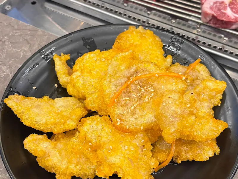 겉은 바삭하고 속은 쫀득한 꿔바로우의 모습