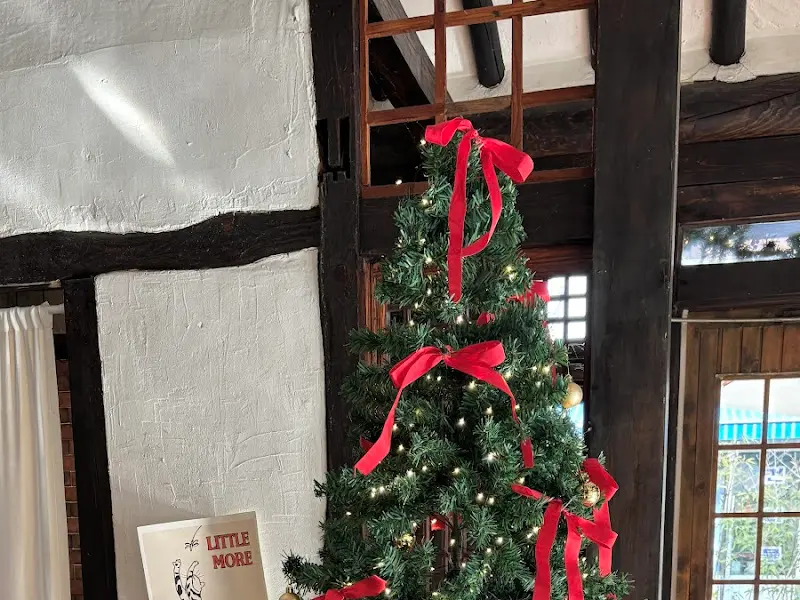 마가레뜨 내부의 크리스마스 트리