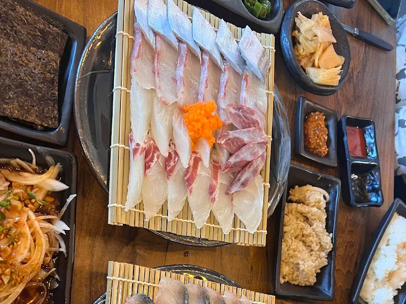 도톰 고등어회 한상차림