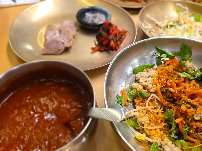 야들야들한 수육과 겉절이 김치