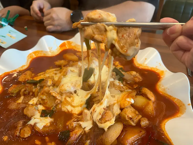 치즈가 늘어지는 찜닭