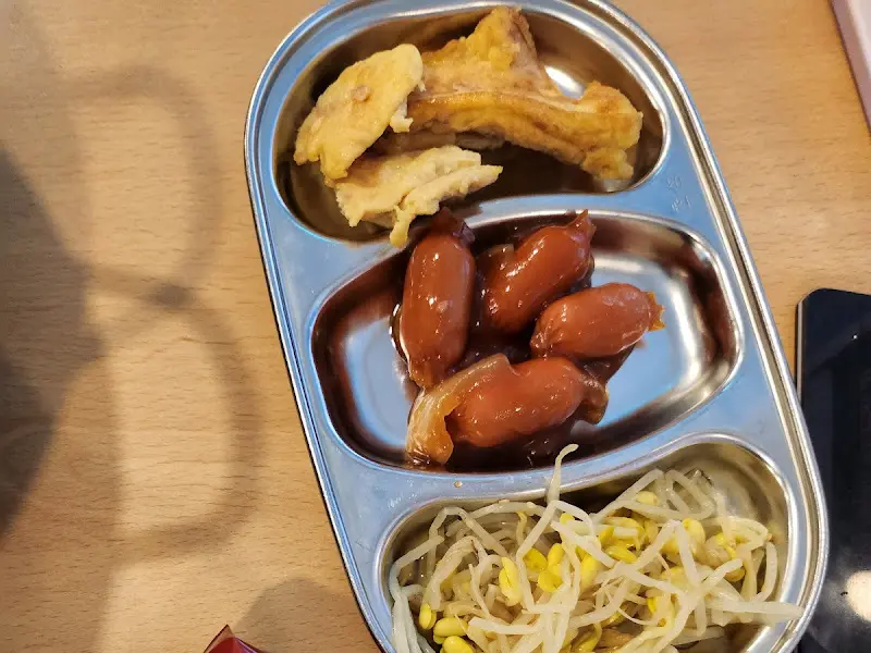 밑반찬 삼총사: 계란말이, 비엔나 소시지, 콩나물 무침