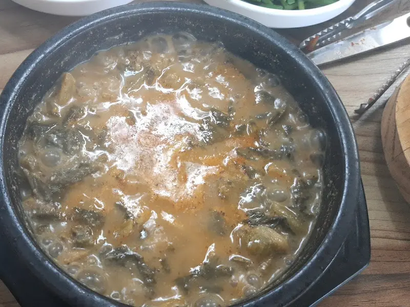 돌솥에 담겨 보글보글 끓는 추어탕