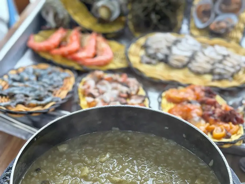 해산물 모듬과 전복죽