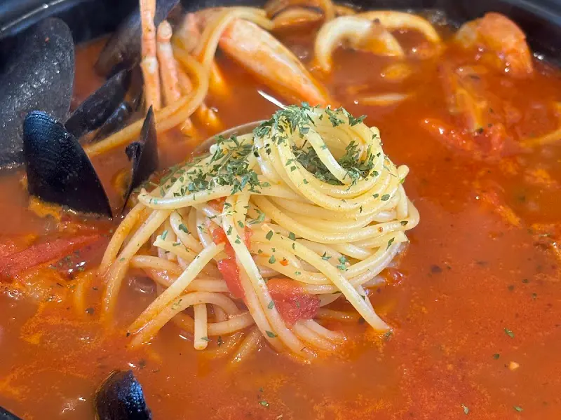 해산물이 듬뿍 들어간 꽃게 빠쉐