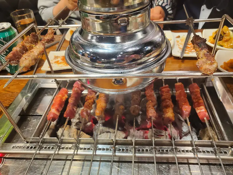 양꼬치 굽는 모습