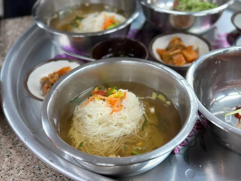 깔끔한 테이블 세팅