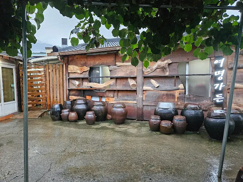 여명가든 장독대