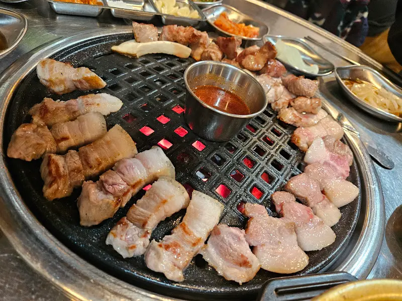 불판 위의 흑돼지