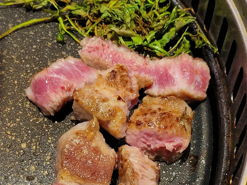 노릇하게 익어가는 고기