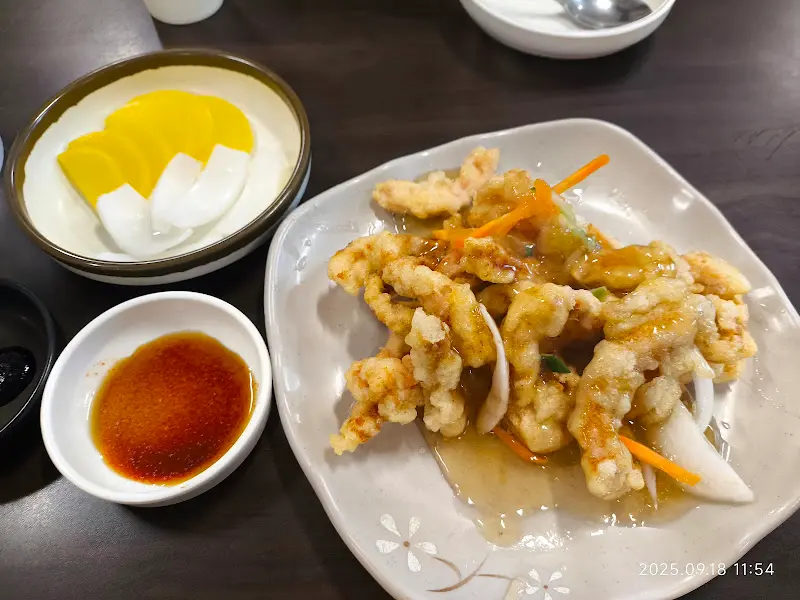 오로지짬뽕 탕수육과 단무지