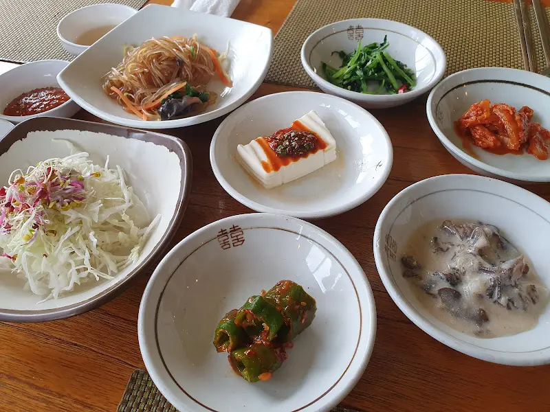 다양한 종류의 밑반찬