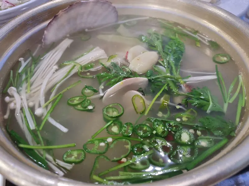 해산물 가득한 칼국수