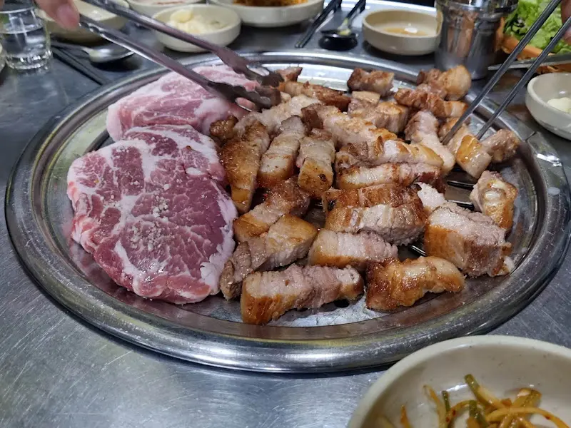 밴댕이천국 내부