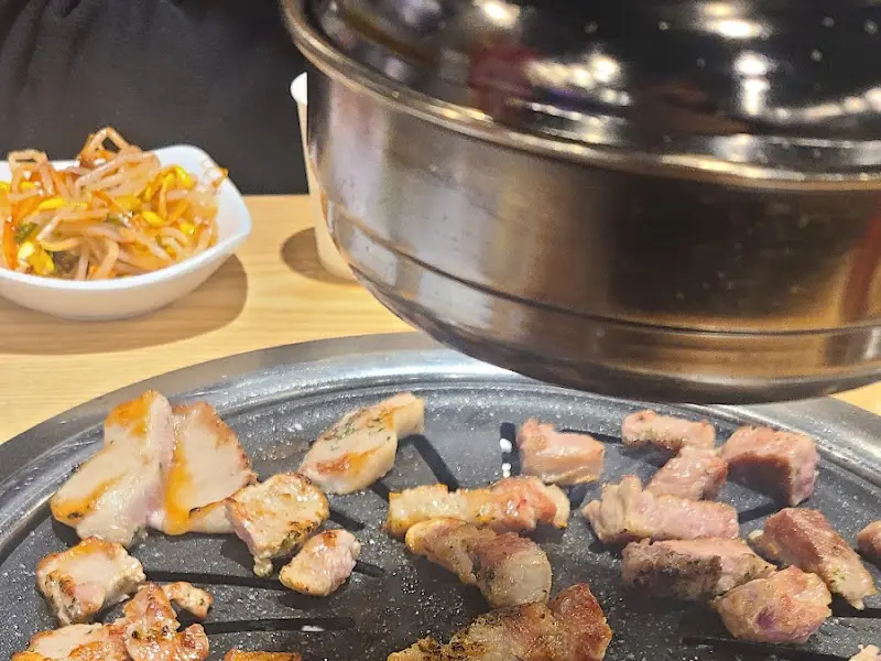 노릇하게 구워진 삼겹살