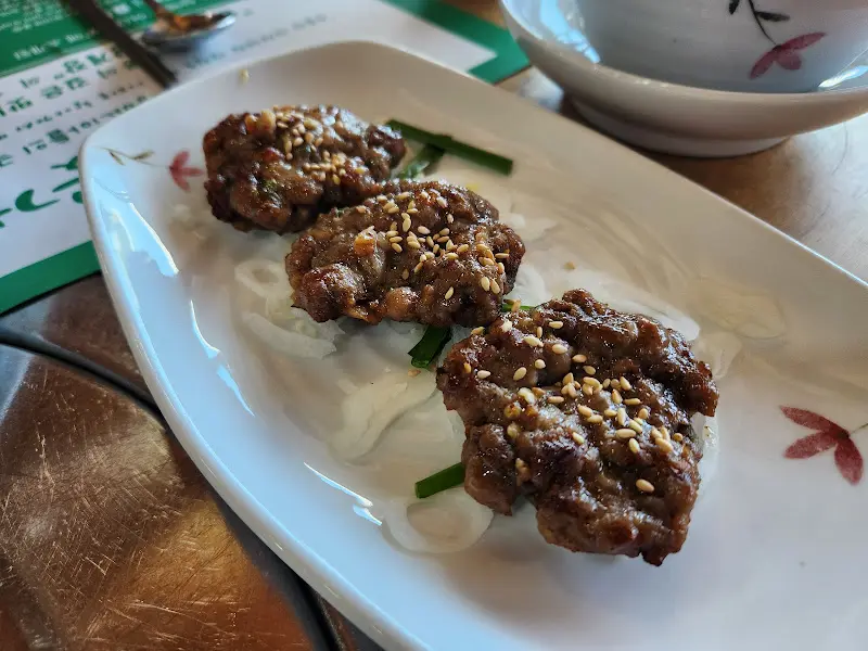 고소한 냄새가 솔솔 풍기는 떡갈비