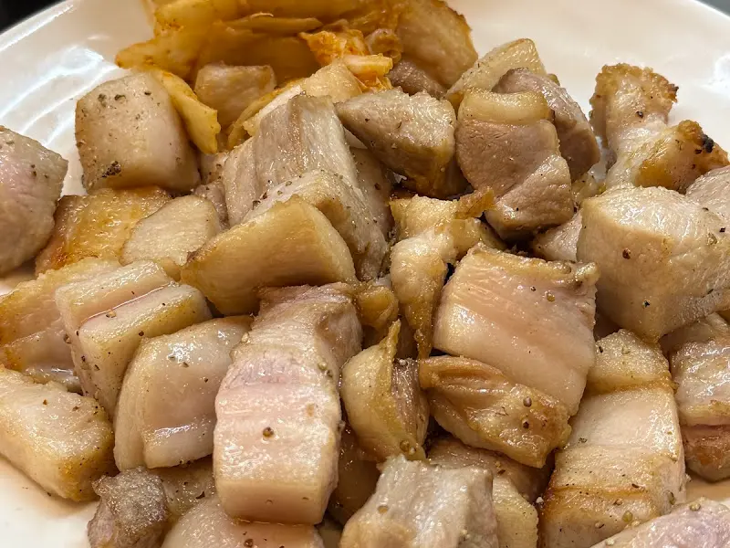 맛있게 구워진 깍둑 가브리살