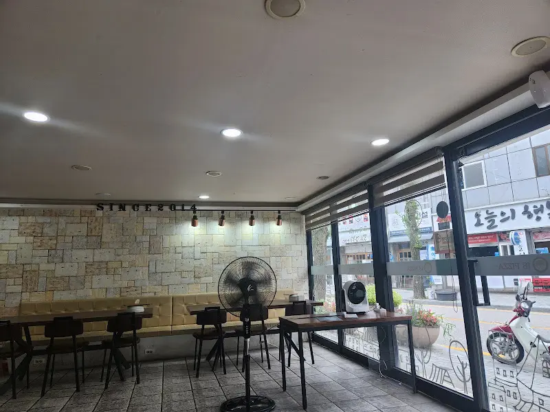 이즈피자 내부