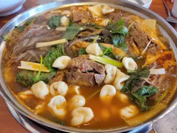 연산동에서 펼쳐지는 미각 실험, 맛나감자탕 본점에서 찾는 최고의 감칠맛 맛집