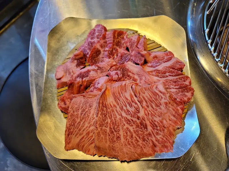 환상적인 마블링을 자랑하는 한우 모듬