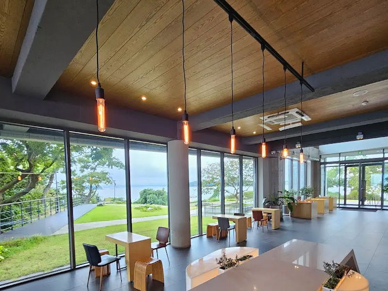 카페 내부 인테리어