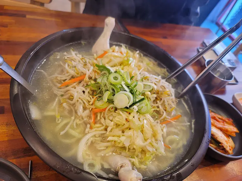 닭칼국수 전체샷